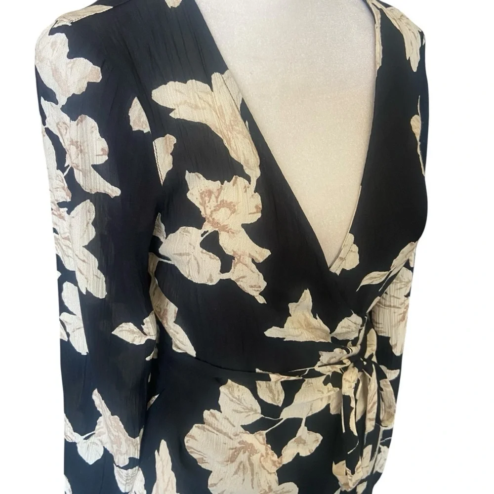 Billabong Floral Fever Wrap Dress Size M Black Ivory Feminine Light Romantic - Picture 7 of 14